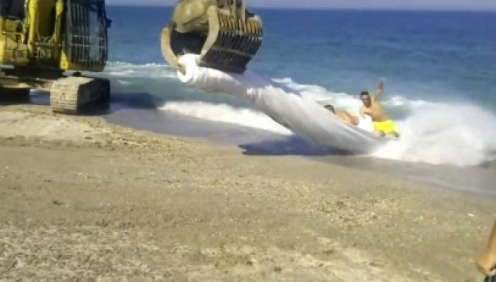Distracţia cu excavatorul la Tuzla, în atenţia ABADL